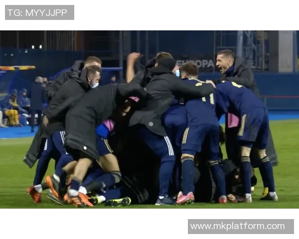 中超联赛精彩对决巴萨热刺战成平局引发热议与讨论