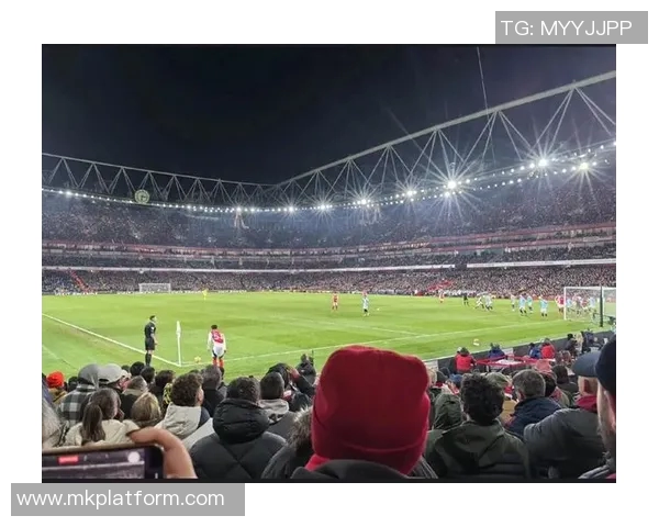 尤文图斯大胜阿森纳6-2赛场瞬间引发热烈讨论与焦点分析