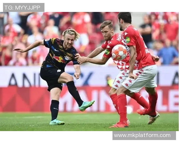 德甲激战尤文图斯与莱比锡互交白卷神奇扑救引发全场热议与转会传闻